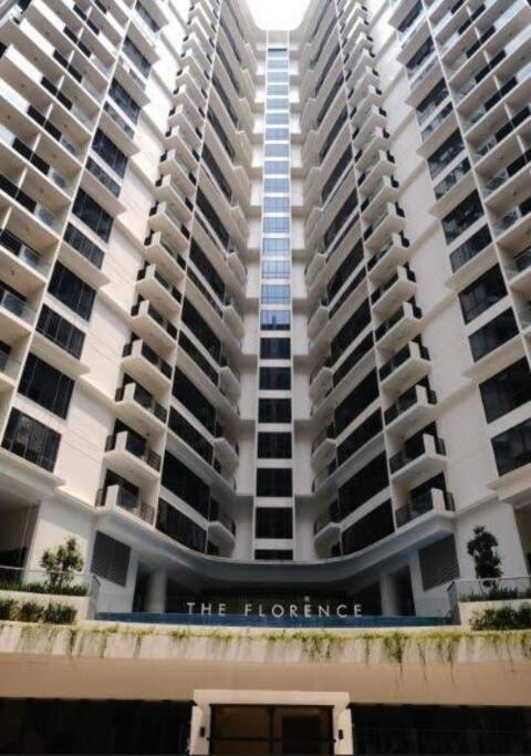 Mckinley Hills Bgc Taguig City Condo Manila Exterior photo